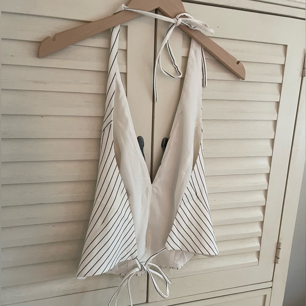 Abercrombie Halter Top (NEVER WORN)- M - Picture 2 of 3